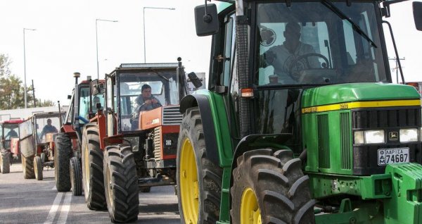 Βράζει ο κάμπος με Τσιάρα και Μαξίμου για πληρωμές αγροτών και ΟΠΕΚΕΠΕ