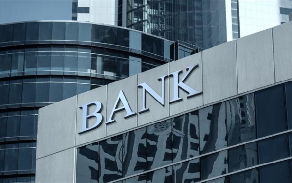 Τράπεζες: Κατεβάζουν ρολά – Τι θα γίνει με τις πληρωμές και τις μισθοδοσίες