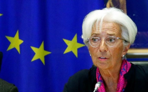 Ανάλυση FT: Πόσα χρήματα παραπάνω από τον βασικό της μισθό κερδίζει η Κριστίν Λαγκάρντ