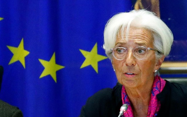 Ανάλυση FT: Πόσα χρήματα παραπάνω από τον βασικό της μισθό κερδίζει η Κριστίν Λαγκάρντ