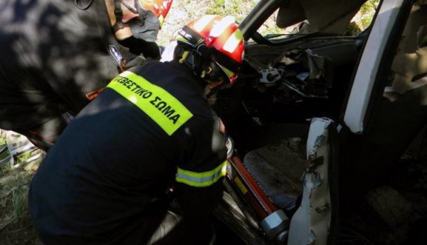 Φωτιά σε αγροτική αποθήκη τη νύχτα στα Φάρσαλα