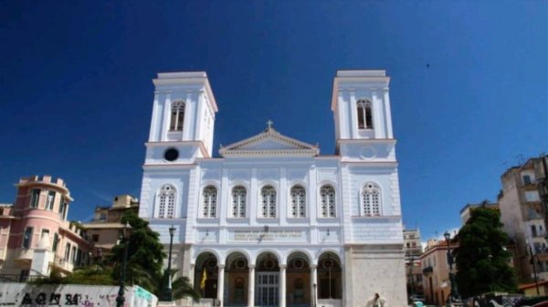 Δεκαπενταύγουστος με κατανυκτική ατμόσφαιρα σε νησιά και πόλεις της Ελλάδας