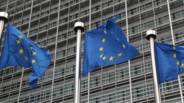 Κομισιόν μετά τη συμφωνία Τραμπ–Πούτιν για το ντίζελ: Η Ευρώπη δεν θέλει να χρηματοδοτεί τον πόλεμο της Ρωσίας