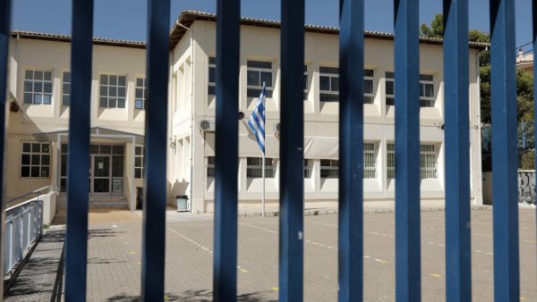 Εθνικό απολυτήριο με συνολική βαθμολογία από τις τρεις τάξεις του Λυκείου