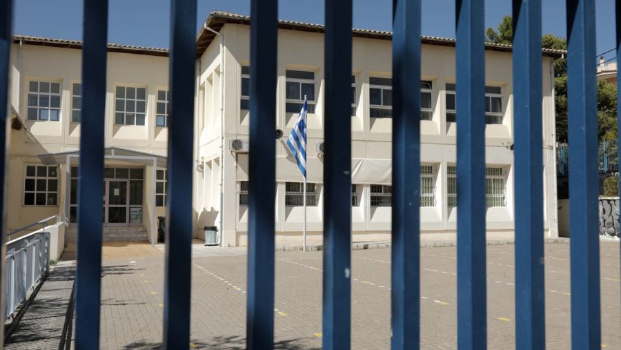 Εθνικό απολυτήριο με συνολική βαθμολογία από τις τρεις τάξεις του Λυκείου