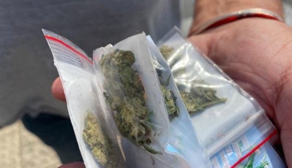 Συνελήφθη 29χρονη στο «Ελ. Βενιζέλος» με πάνω από 24 κιλά κάνναβης στις αποσκευές της