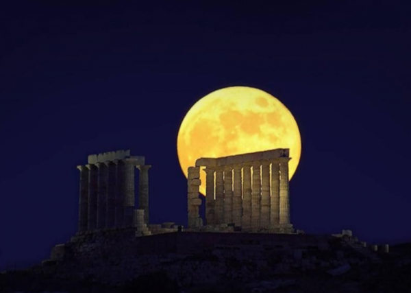 Η Aυγουστιάτικη Πανσέληνος φώτισε τον ουρανό