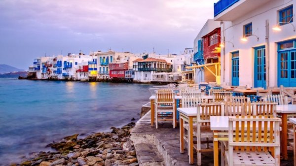 Καταγγελία τουρίστριας για παραλία στη Μύκονο: «Μας έβρισαν, μας κορόιδεψαν, και πληρώσαμε τα διπλά»