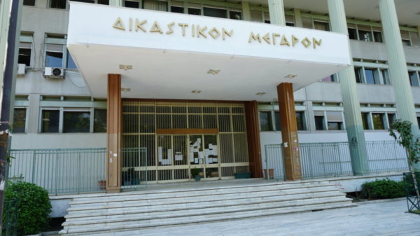 Σε δίκη σήμερα τέσσερις του ΟΣΕ και ένας μηχανοδηγός για το δυστύχημα της οδού Κάρλας