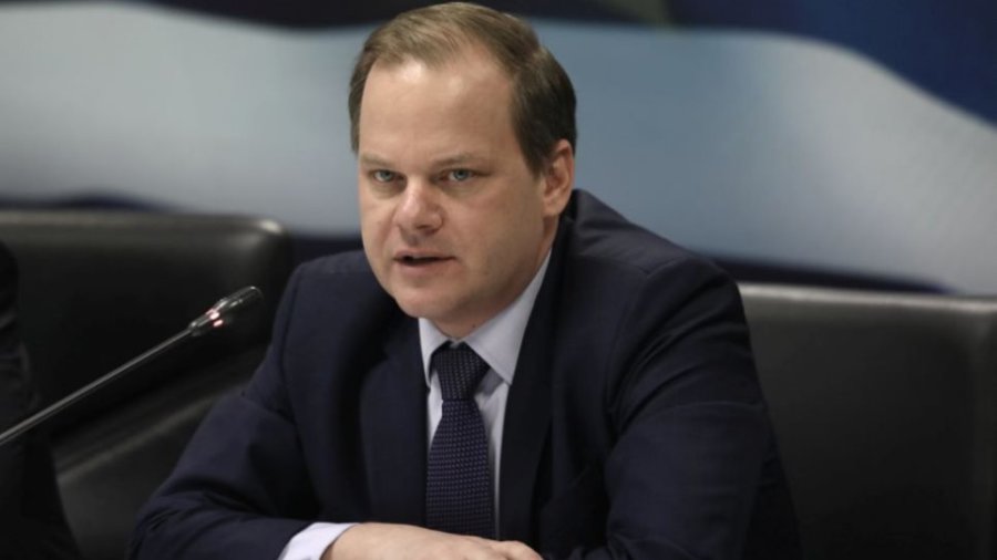 Φοβούνται διαρροές στη ψήφιση της κυβενρητικής πρότασης για τον Καραμανλή