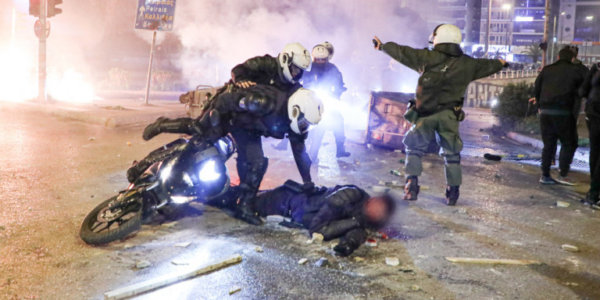 Μενίδι: Άγριος ξυλοδαρμός αστυνομικών από ομάδα πέντε ατόμων – Συνελήφθησαν δύο άτομα