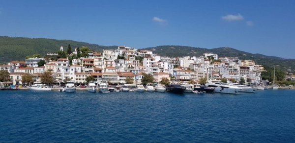 Σκιάθος: Επισιτιστική στήριξη για 22 ευάλωτους κατοίκους μέσω της Ένωσης Ελλήνων Εφοπλιστών