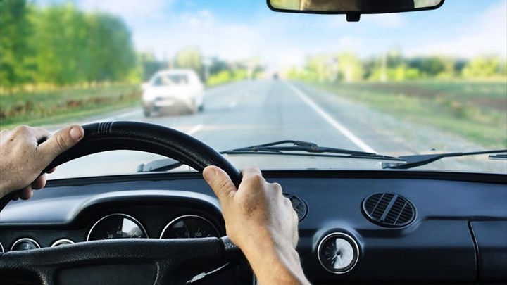 Το πρωινό «ζάπινγκ» πίσω από το τιμόνι