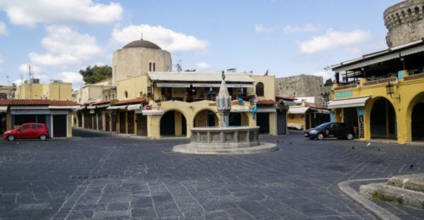 «Ανεβάζει στροφές» η τουριστική κίνηση στη Ρόδο – Πάνω από 50 κρουαζιερόπλοια στο λιμάνι τον Αύγουστο