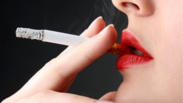 Νέα μελέτη προειδοποιεί για τους κινδύνους του ηλεκτρονικού τσιγάρου