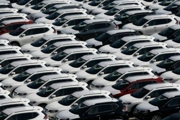 «Απαράδεκτη» σύμφωνα με την ΕΕ η επιβολή δασμών 25% στα εισαγόμενα οχήματα που ανακοίνωσε ο Τραμπ