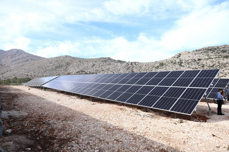 Ξεκινά η παραγωγή ρεύματος από τα 35 νέα φωτοβολταϊκά πάρκα της Λάρισας