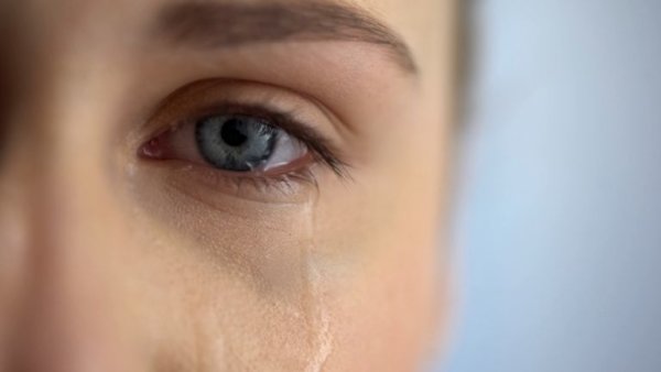 Πόσο μακριά πρέπει να είναι τα μάτια σας από τηλεοράσεις, υπολογιστές και κινητά τηλέφωνα