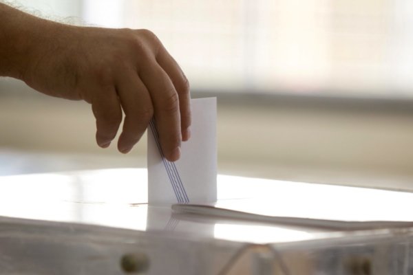 Το 34% των Γάλλων δηλώνει ότι στις προεδρικές εκλογές του 2027 θα ψηφίσει ακροδεξιά, σύμφωνα με δημοσκόπηση