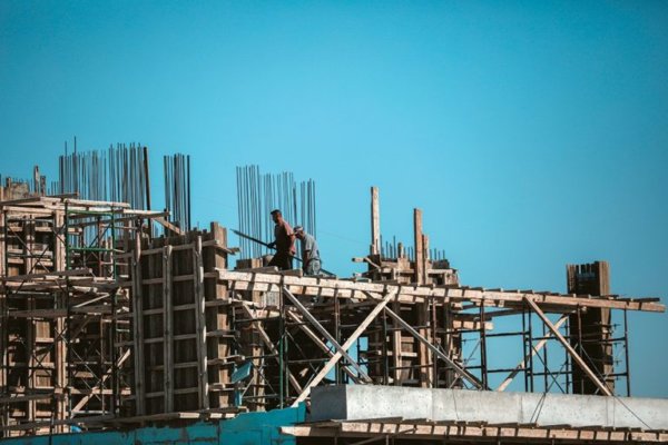 Επιθεώρηση Εργασίας: Νέα πρόστιμα και παύση εργασιών σε δεκάδες οικοδομές και εργοτάξια