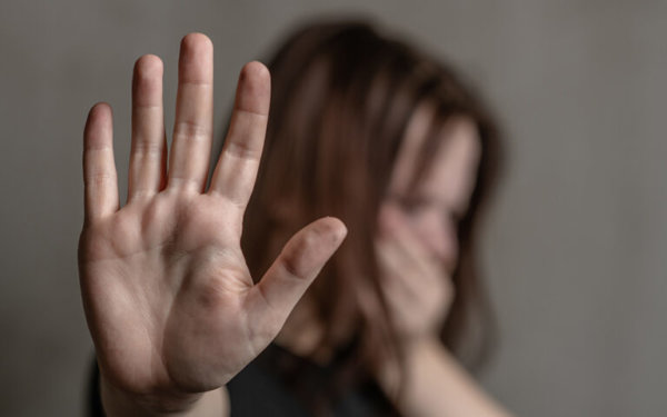 Νέα ευρωπαϊκή οδηγία κατά της έμφυλης βίας δεν περιλαμβάνει ορισμό για τον βιασμό