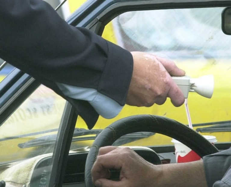 Λάρισα: Φρένο στα τροχαία δυστυχήματα με τα self test μέτρησης του αλκοόλ