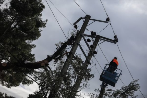Κινητοποίηση του ΔΕΔΔΗΕ για την αποκατάσταση της ηλεκτροδότησης μετά τις πυρκαγιές