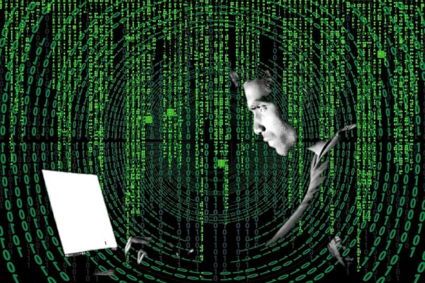 Βερολίνο: Χάκερς απαιτούν 30 bitcoin (2,5 εκατ. €) και απειλούν να δημοσιοποιήσουν προσωπικά δεδομένα