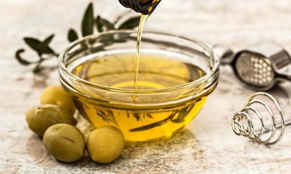 Το κυνήγι των εξαιρέσεων ελληνικών προϊόντων από τους δασμούς Τραμπ – Το βλέμμα σε λάδι και φέτα