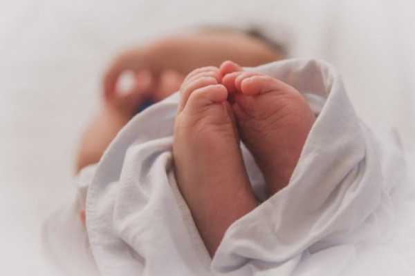 Κρήτη: Έρευνα για νεκρό βρέφος – Η 20χρονη ισχυρίζεται ότι το γέννησε χωρίς σφυγμό