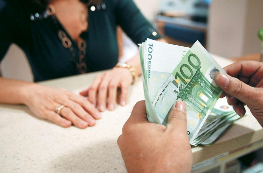 Γαλλία: Ο υπουργός Οικονομίας προτείνει να καταργηθούν τα μετρητά… για να παταχθεί το ναρκεμπόριο