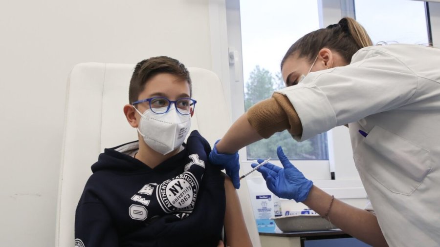 Οι αλλαγές στα εμβόλια των ΗΠΑ οδηγούν ορισμένους γονείς να τα αμφισβητήσουν