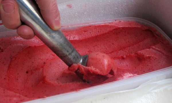 Πώς να φτιάξετε εύκολα σπιτικό παγωτό χωρίς ζάχαρη με δυο τρόπους