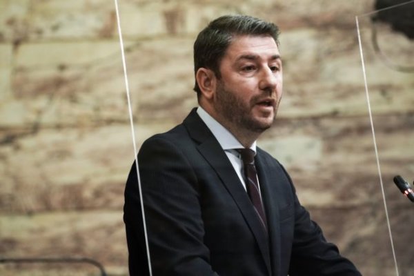 Τροπολογία του ΠΑΣΟΚ για περιορισμό των απευθείας αναθέσεων