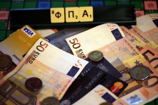 Φοροελαφρύνσεις €1 δισ. «ξεκλειδώνει» η μείωση του «κενού ΦΠΑ»