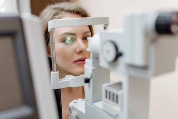 Μελέτη: Το ChatGPT 4 είναι πιο αποτελεσματικό στην αξιολόγηση οφθαλμικών προβλημάτων από τους παθολόγους