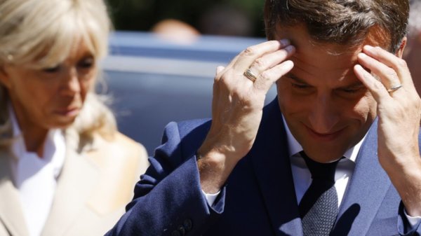 Μακρόν για χαστούκι από Μπριζίτ: «Ας ηρεμήσουν – Aστειευόμασταν και έγινε γεωπλανητική καταστροφή»