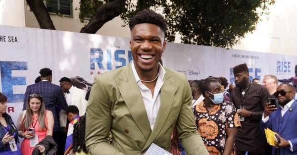 Αντετοκούνμπο: Τρολάρει Ντουράντ και Κένταλ Τζένερ και απευθύνεται σε… εταιρεία προφυλακτικών για εμπορική συμφωνία