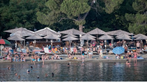 «Απόδραση» σε φιλικά σπίτια και φθηνά πακέτα – Η νέα πραγματικότητα στις διακοπές