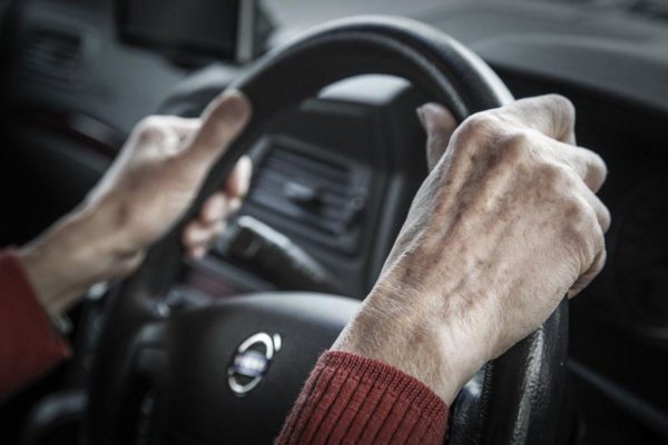 Το μυαλό όσων οδηγούν με χειροκίνητο κιβώτιο «στροφάρει» περισσότερο