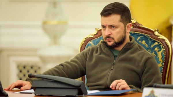 Απαραίτητη η διεθνής πίεση για να σταματήσει η Ρωσία τις επιθέσεις, αγνοεί την πρόταση κατάπαυσης πυρός, λέει ο Ζελένσκι