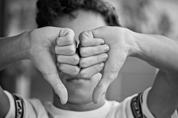Αυτοκτονίες εφήβων, τι έχει πάει στραβά; – Η αθέατη μάστιγα και ο ρόλος της οικογένειας