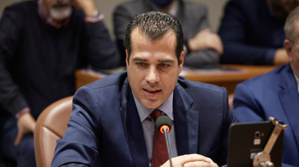 Πλεύρης: Δραστική μείωση επιδομάτων σε όλους τους αλλοδαπούς – Επανεξετάζεται μέχρι και το μενού στις δομές μεταναστών
