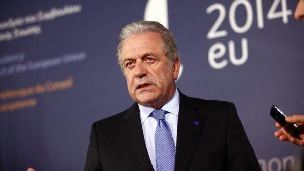 Qatargate: Ένταλμα σύλληψης για τον Δημήτρη Αβραμόπουλο από τις εισαγγελικές αρχές των Βρυξελλών