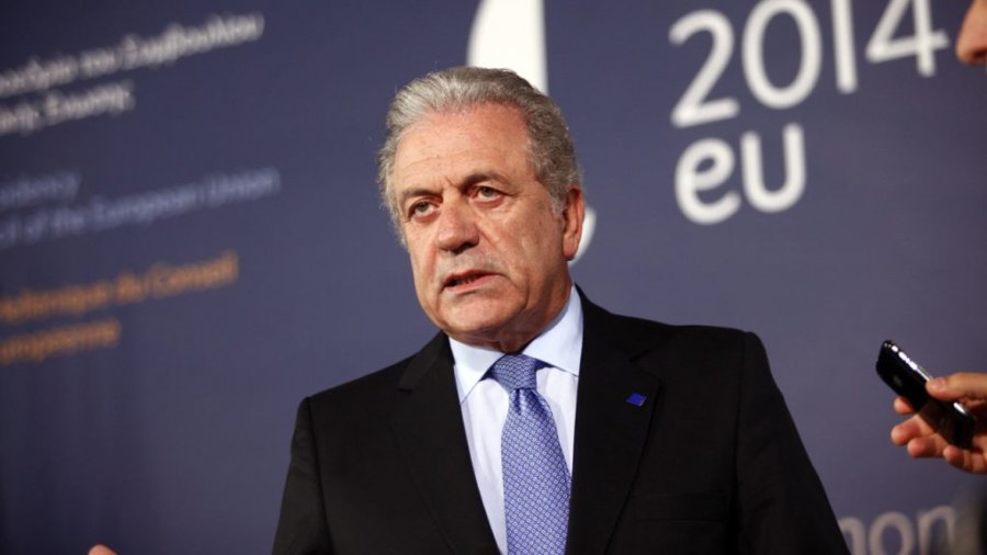 Δημήτρης Αβραμόπουλος: Έξι μήνες μετά το διαζύγιο και πάλι… «ερωτευμένος»