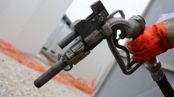 Καύσιμα: Πάνω από δύο ευρώ και πάλι το ντίζελ – Δεν αναμένεται άμεσα αποκλιμάκωση των τιμών