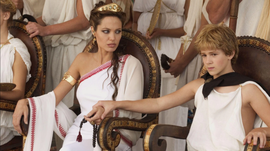 Από την Ολυμπιάδα της Τζολί στη Μέδουσα της Θέρμαν – Σταρ που φόρεσαν αρχαιοελληνικό μανδύα