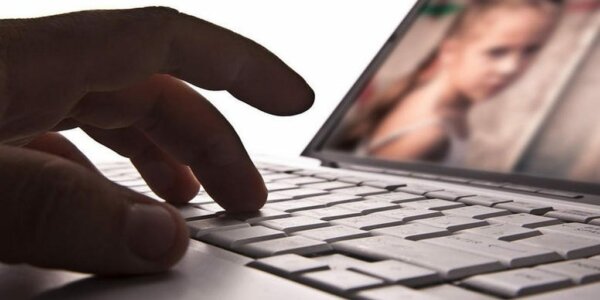 Ανατριχιάζει η διαδικτυακή διαστροφή – Εξώθησαν 13χρονο σε αυτοκτονία και τον μαγνητοσκοπούσαν