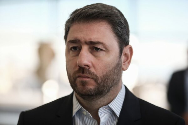 Ανδρουλάκης: «Χρέος μας να δημιουργήσουμε μια σχέση εμπιστοσύνης με τον λαό»