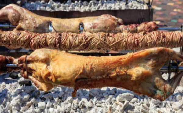 Πόσο συχνά τρώνε κρέας οι μακροβιότεροι άνθρωποι στον κόσμο – Κορυφαίος μελετητής απαντά